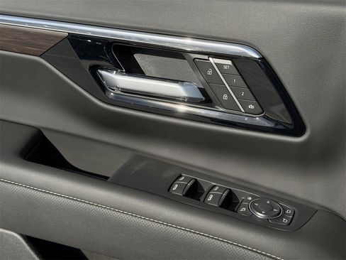 New 2026 Chevrolet Suburban Premier image 20