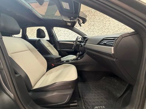 Used 2019 Volkswagen Jetta R-Line FWD image 9