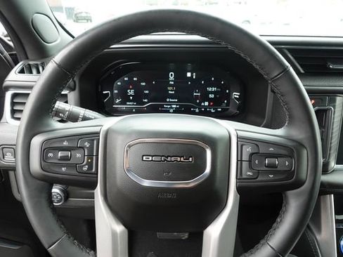 Used 2023 GMC Yukon XL Denali image 13