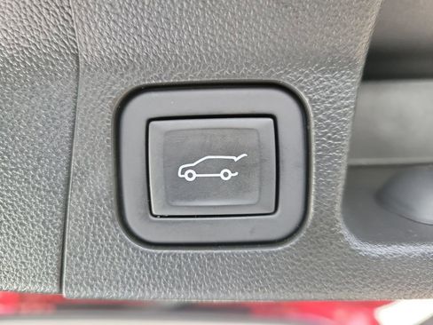 Used 2023 GMC Acadia SLE w/ Driver Convenience Package image 9