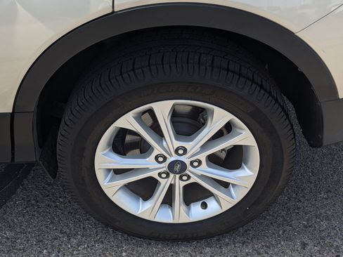 Certified 2017 Ford Escape SE w/ Equipment Group 201A FWD image 7