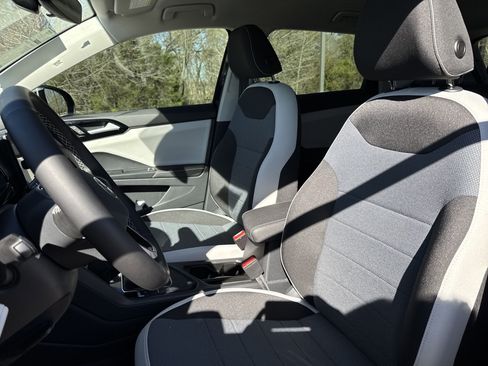 Used 2025 Volkswagen Taos S image 9