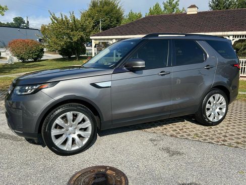 Used 2017 Land Rover Discovery HSE image 9