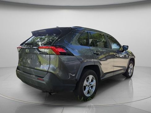 Used 2021 Toyota RAV4 XLE w/ Convenience Package FWD image 6