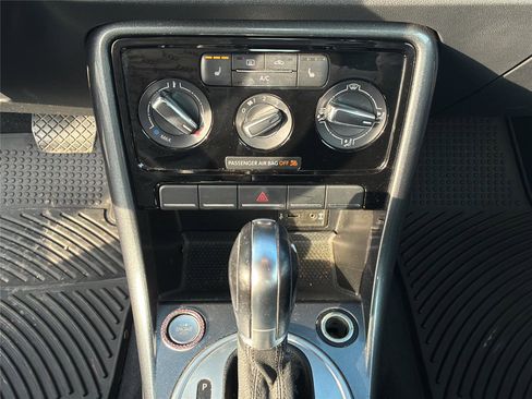 Used 2017 Volkswagen Beetle #PinkBeetle image 18