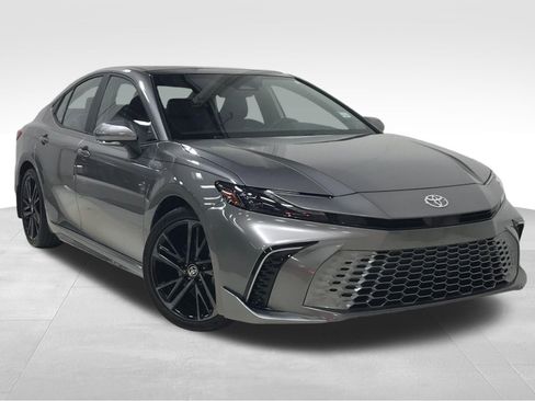 Used 2025 Toyota Camry XSE FWD image 1
