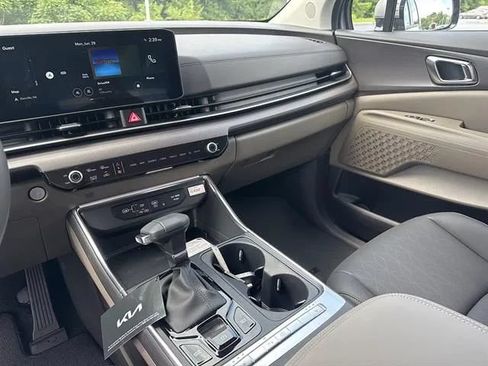 New 2026 Kia Carnival EX FWD image 11