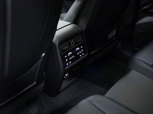 Certified 2025 Porsche Cayenne S AWD/4WD image 34