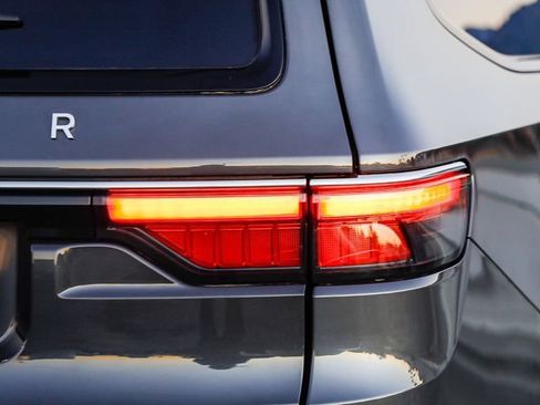 Certified 2024 Jeep Wagoneer L Series II w/ Flexible Seating Group image 10