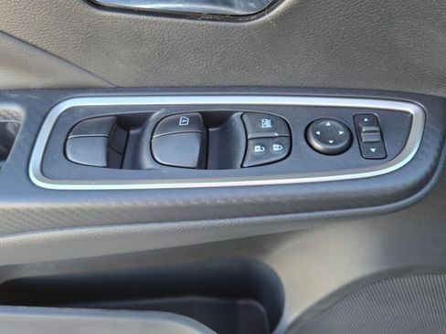 Used 2025 Nissan Versa SR w/ Trunk Package FWD image 19