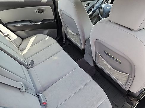 Used 2010 Hyundai Elantra GLS FWD image 14