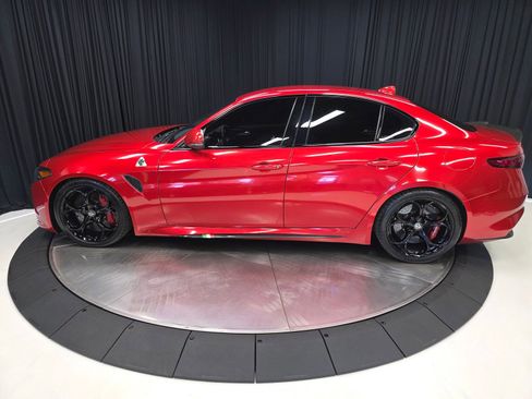 Used 2017 Alfa Romeo Giulia Quadrifoglio image 11