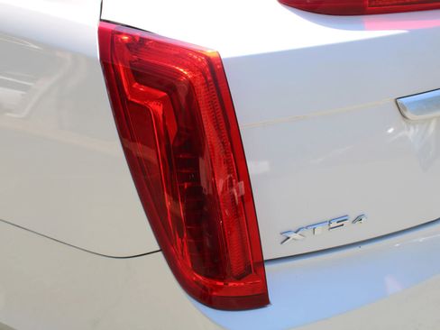 Used 2013 Cadillac XTS Luxury image 27