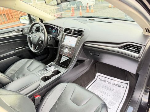 Used 2019 Ford Fusion Energi Titanium FWD image 40