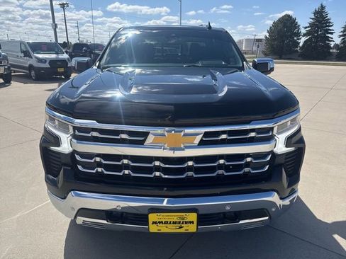 Used 2022 Chevrolet Silverado 1500 LTZ AWD/4WD image 3