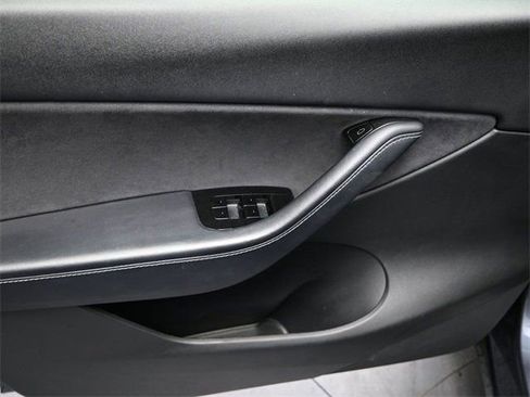 Used 2021 Tesla Model Y Performance image 12