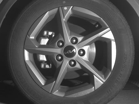 Used 2025 Kia K4 LXS image 12