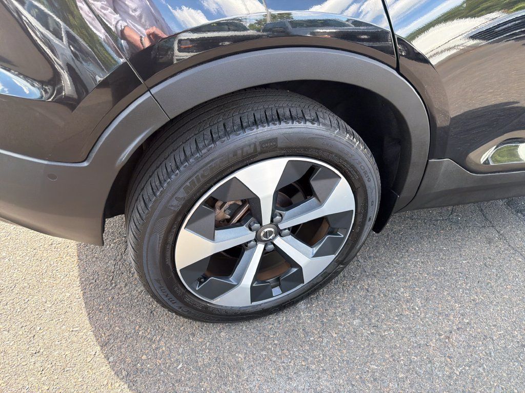 Used 2023 Volvo XC40 B5 Plus w/ Driver Assist Package AWD/4WD image 32