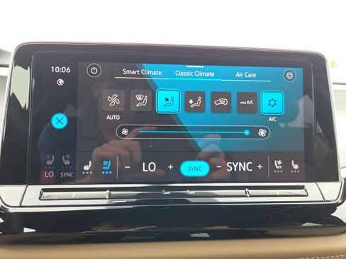 Certified 2024 Volkswagen Atlas Cross Sport SE AWD/4WD image 27