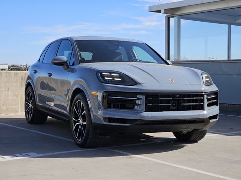 Certified 2025 Porsche Cayenne image 10