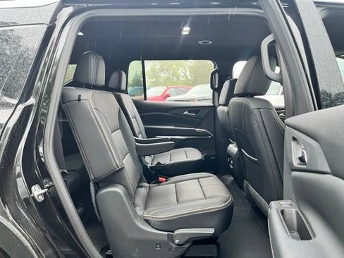 Used 2024 Chevrolet Traverse RS AWD/4WD image 23