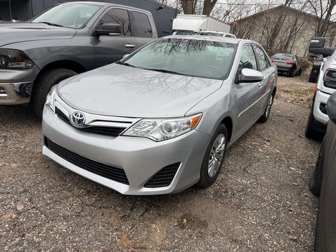 Used 2014 Toyota Camry LE image 1