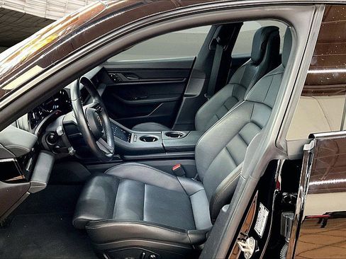 Used 2021 Porsche Taycan image 25