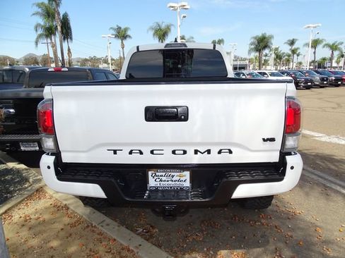 Used 2023 Toyota Tacoma TRD Off-Road w/ Technology Package AWD/4WD image 3