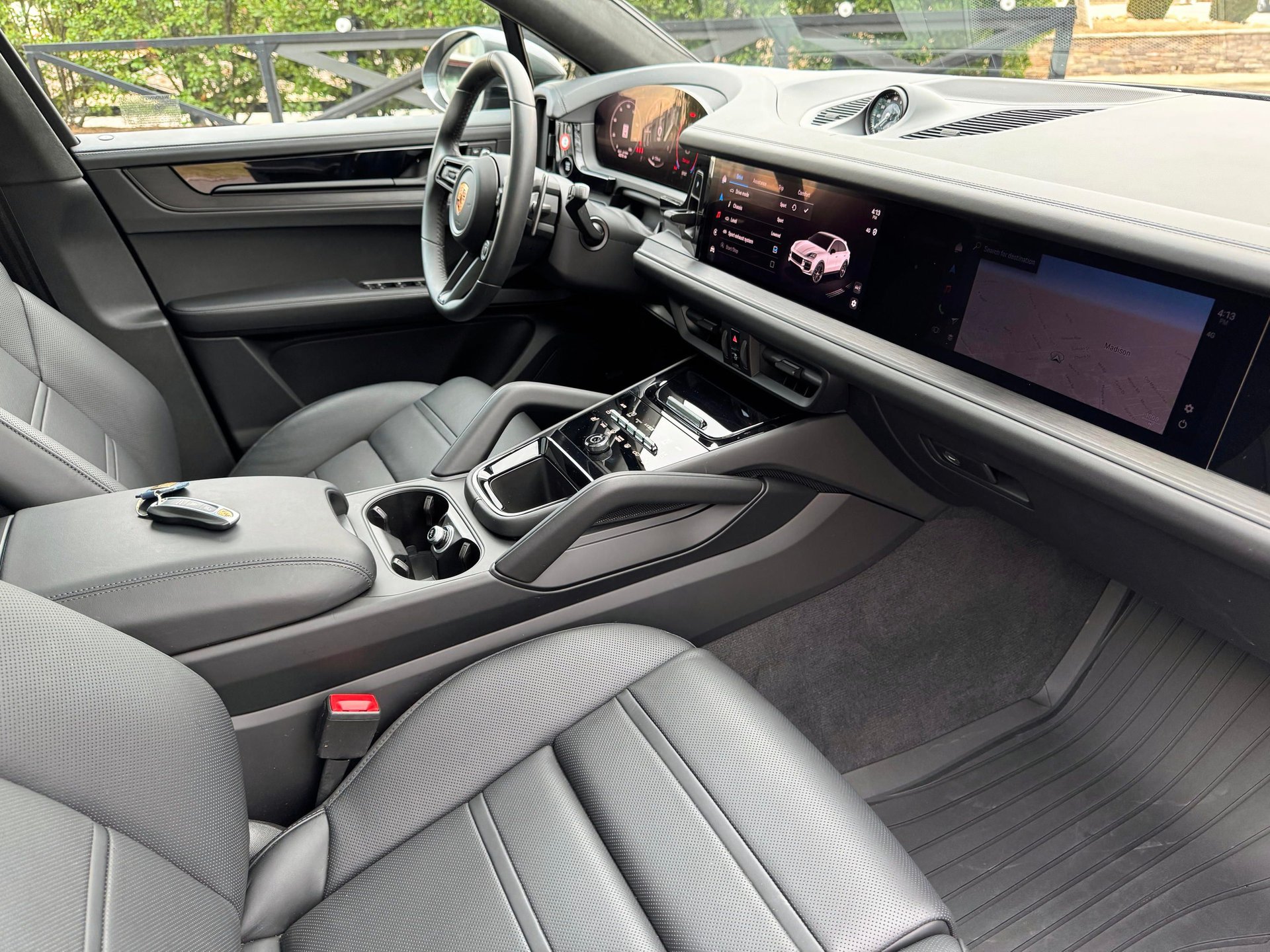 Used 2025 Porsche Cayenne GTS AWD/4WD image 19