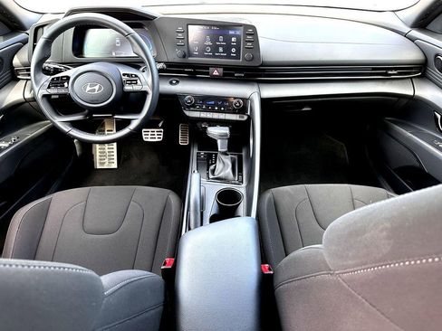 Used 2025 Hyundai Elantra Sport image 28