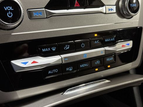 Used 2022 Ford Explorer 4WD image 16