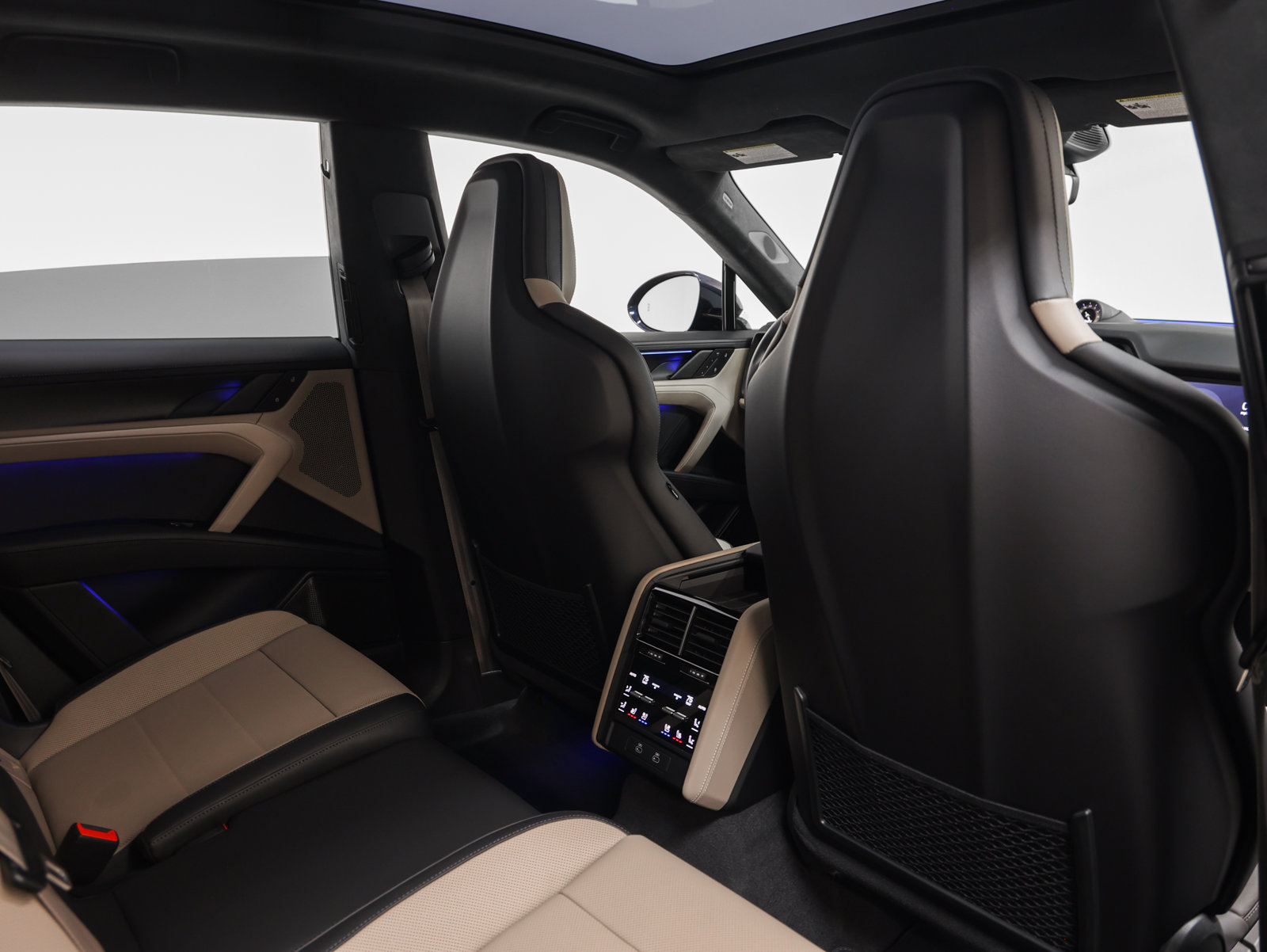 Certified 2026 Porsche Cayenne Turbo AWD/4WD image 31
