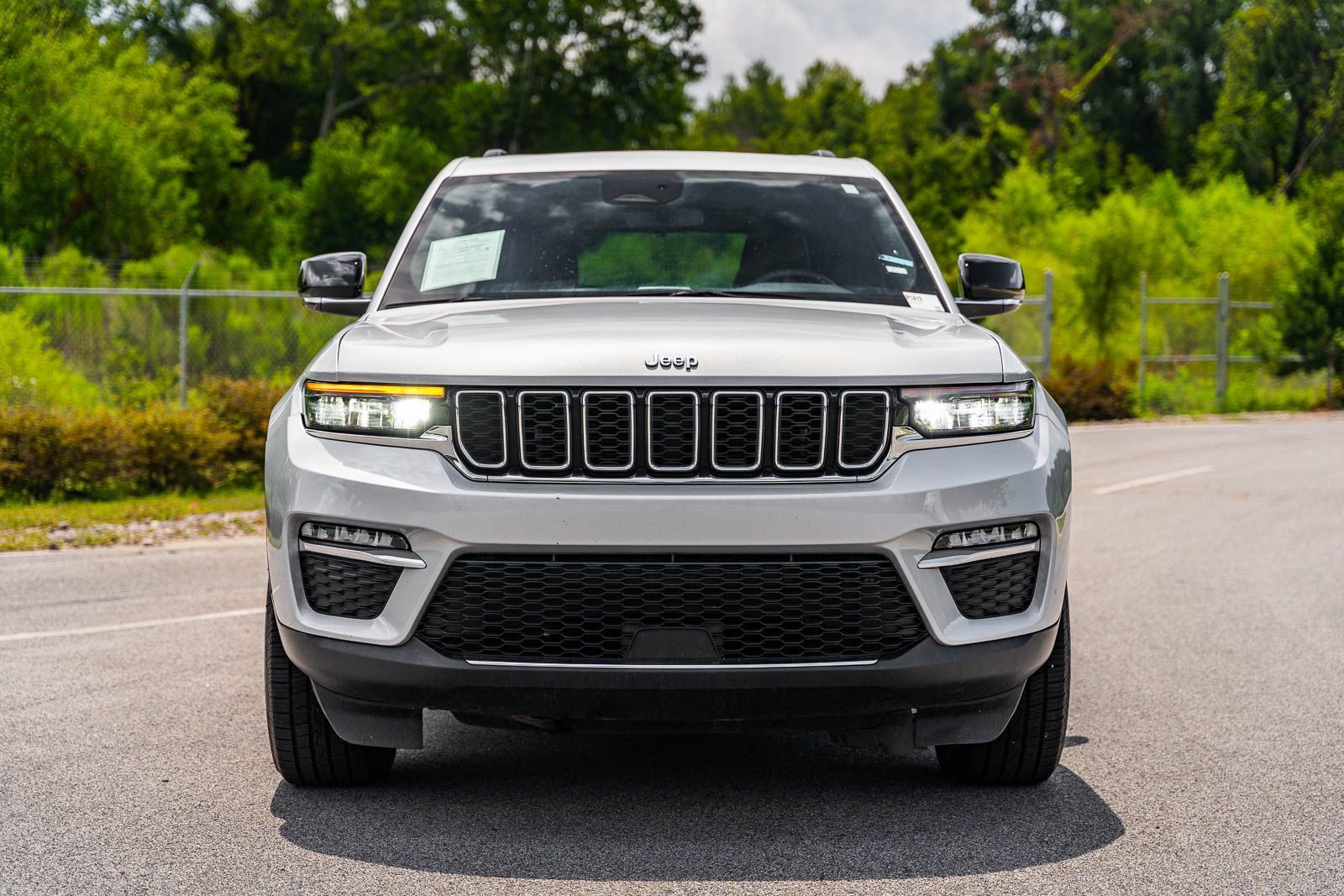 Used 2024 Jeep Grand Cherokee Limited 4xe AWD/4WD image 2