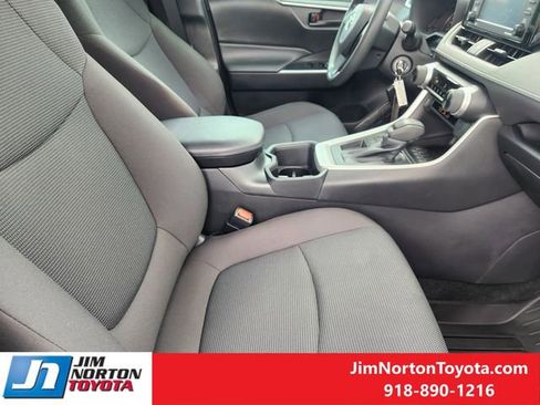 Used 2022 Toyota RAV4 LE FWD image 14
