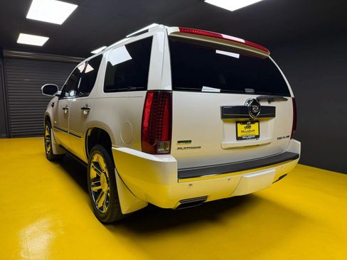 Used 2012 Cadillac Escalade Platinum AWD/4WD image 7