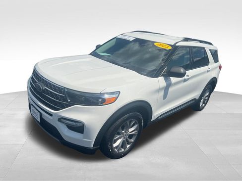 Used 2023 Ford Explorer XLT w/ Equipment Group 202A AWD/4WD image 9