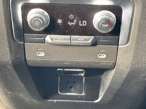 Used 2022 GMC Yukon SLT image 30