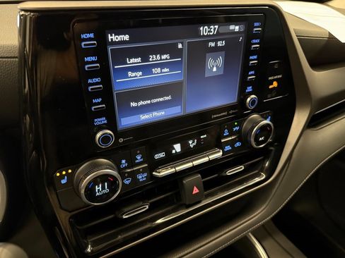 Used 2021 Toyota Highlander XLE image 12