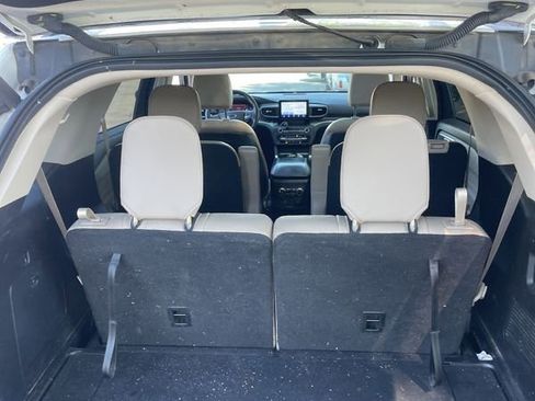 Used 2020 Ford Explorer XLT w/ Equipment Group 202A RWD image 8