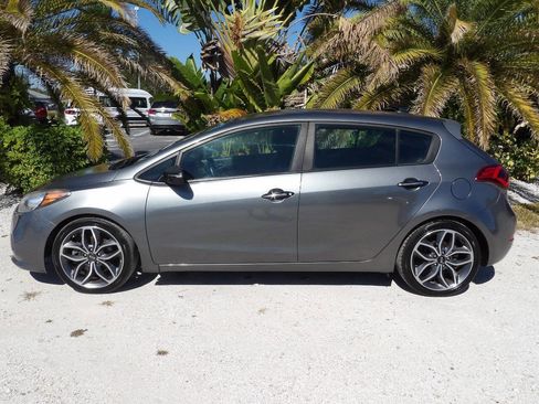 Used 2016 Kia Forte SX image 3