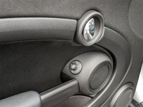 Used 2011 MINI Cooper Hardtop image 17