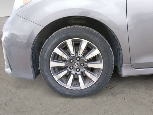Used 2019 Toyota Sienna LE AWD/4WD image 14