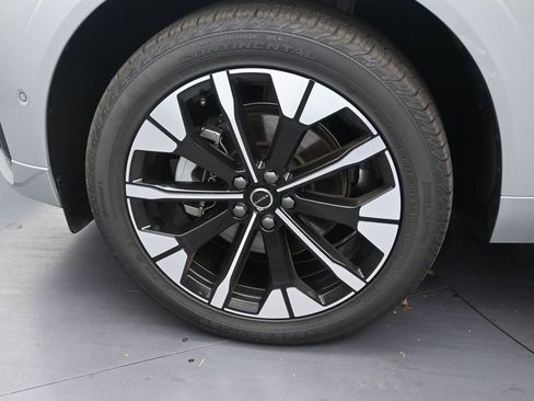 New 2026 Volvo XC60 B5 Plus w/ Protection Package Premier AWD/4WD image 11