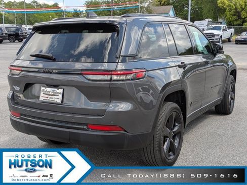 Used 2025 Jeep Grand Cherokee 4WD image 6
