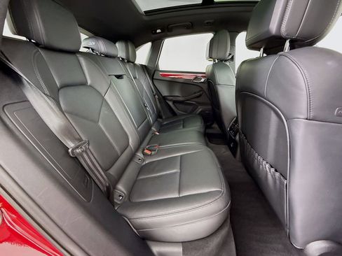 Certified 2025 Porsche Macan image 30