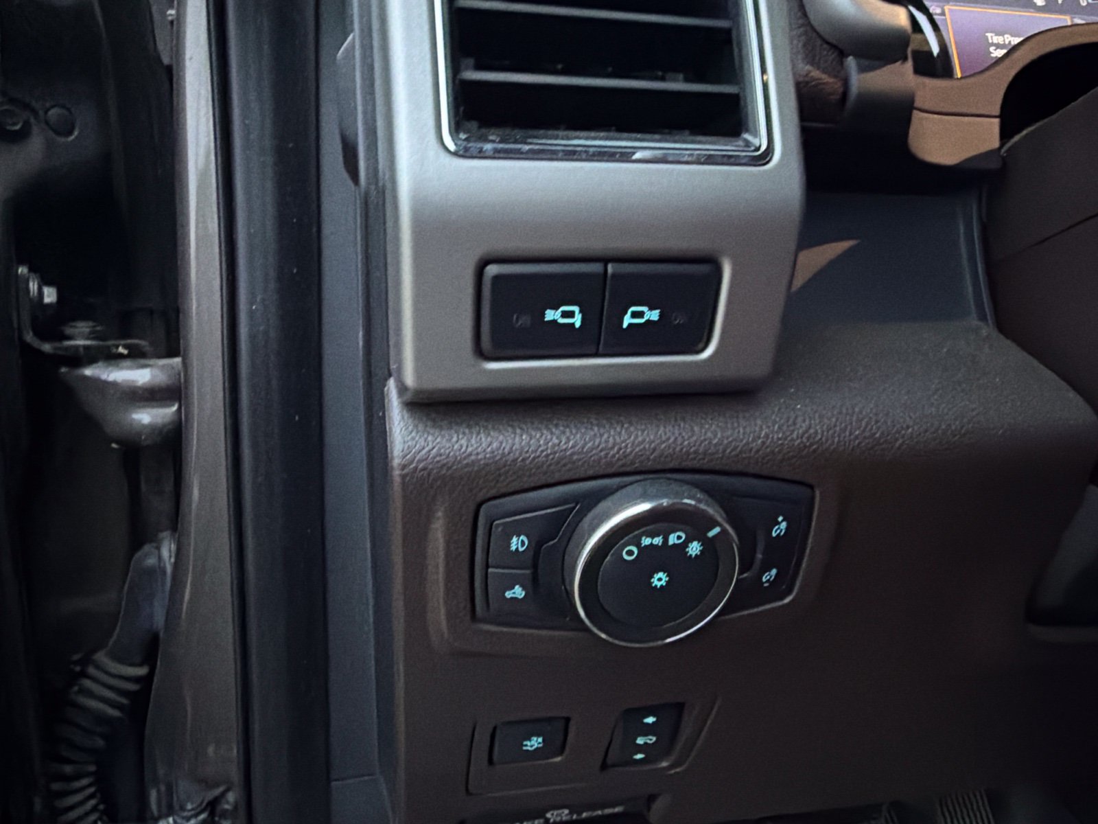 Used 2022 Ford F350 King Ranch w/ Chrome Package AWD/4WD image 14