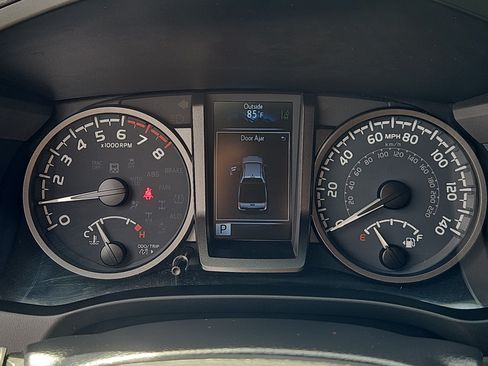 Used 2022 Toyota Tacoma TRD Off-Road AWD/4WD image 18