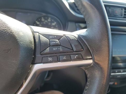 Used 2018 Nissan Rogue SV AWD/4WD image 15