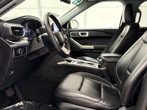 Used 2023 Ford Explorer XLT w/ Equipment Group 202A image 10