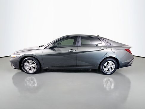 Used 2025 Hyundai Elantra SE FWD image 6